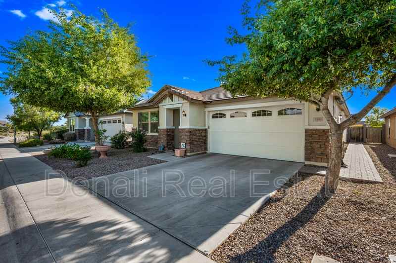 1344 N Claiborne - Photo 2 of 19