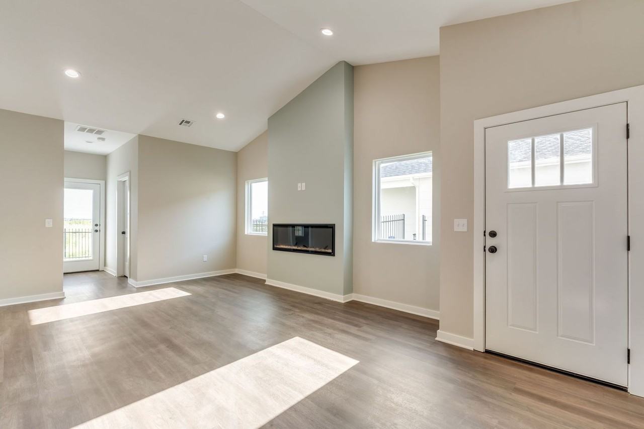 2120 N Melody Ct - Photo 3 of 13