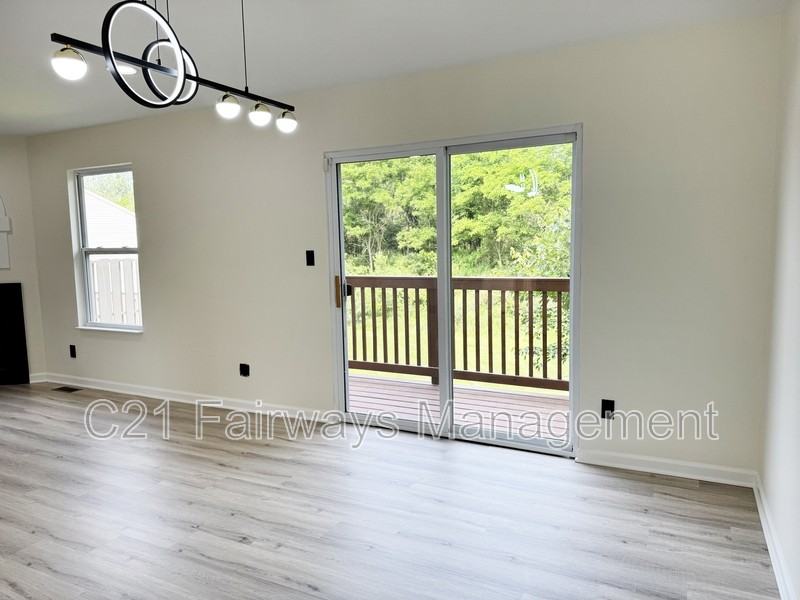 6422 Lindsey Ln - Photo 3 of 10