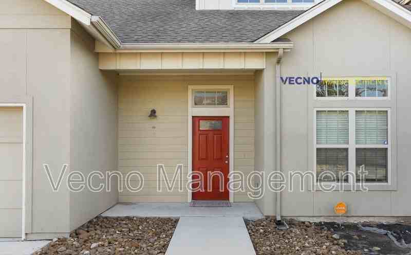 221 Circle Ct #221 - Photo 3 of 25