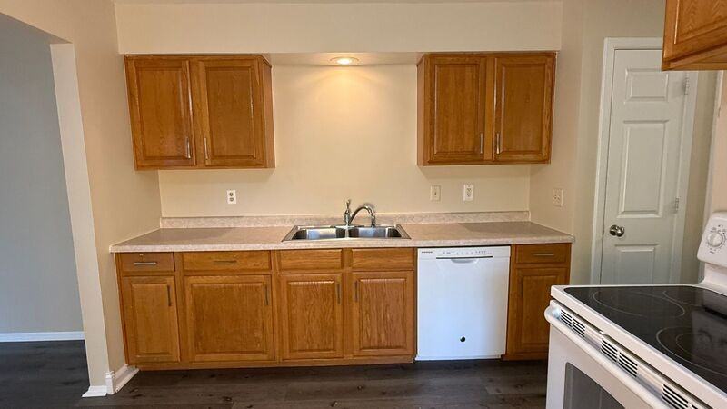 3935 Oregon Ave N - Photo 2 of 17