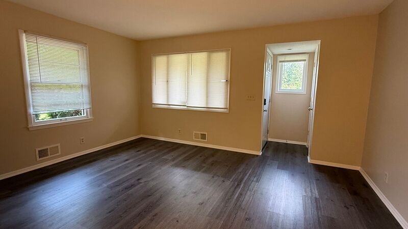 3935 Oregon Ave N - Photo 4 of 17