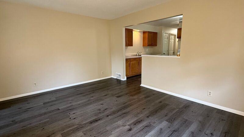 3935 Oregon Ave N - Photo 5 of 17