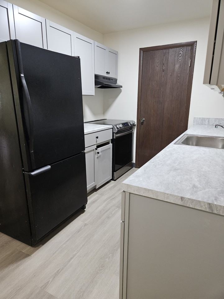 English Meadows Apartments 175 South National Avenue - Photo 4 of 19