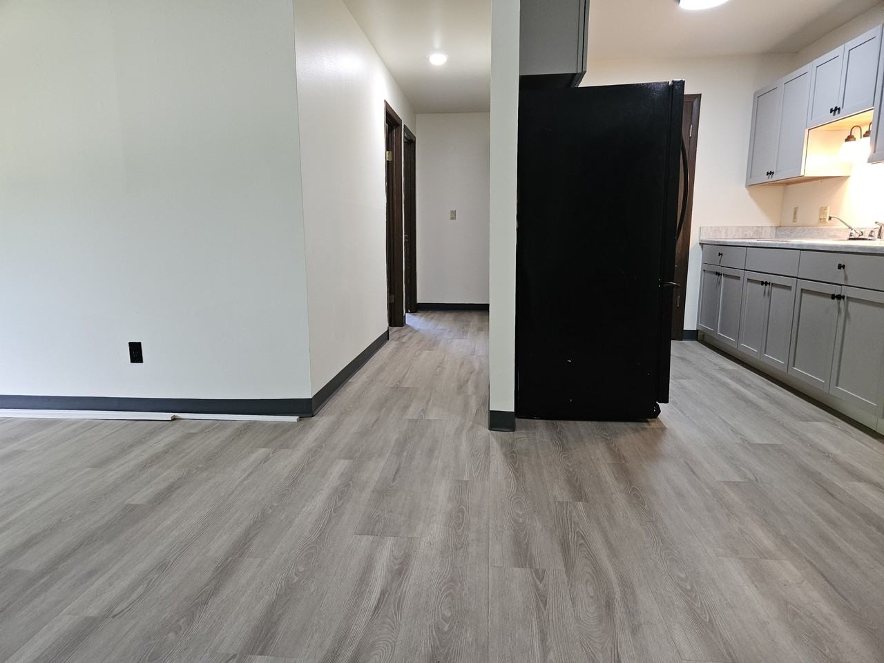 English Meadows Apartments 175 South National Avenue - Photo 5 of 19