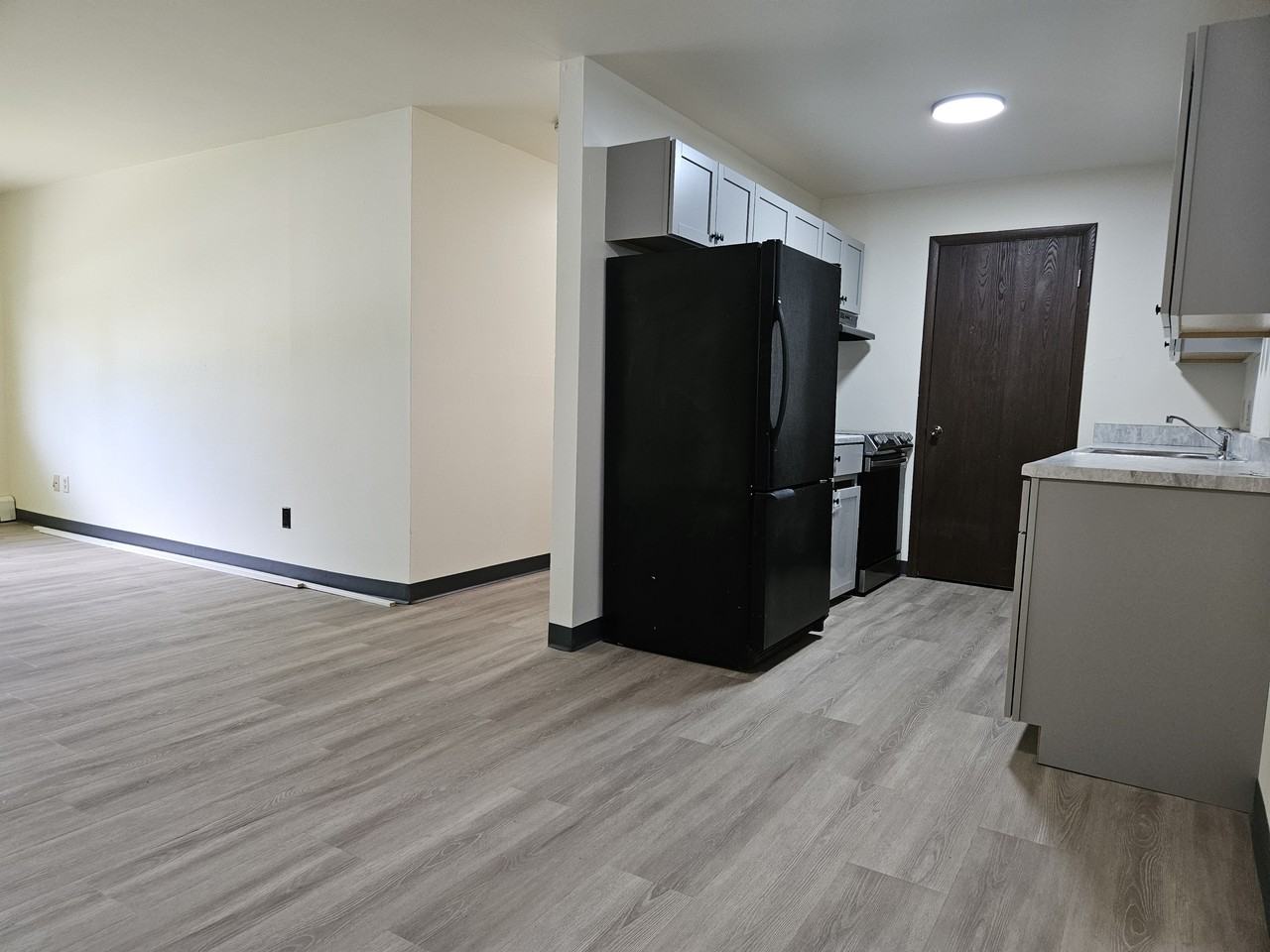 English Meadows Apartments 175 South National Avenue - Photo 6 of 19