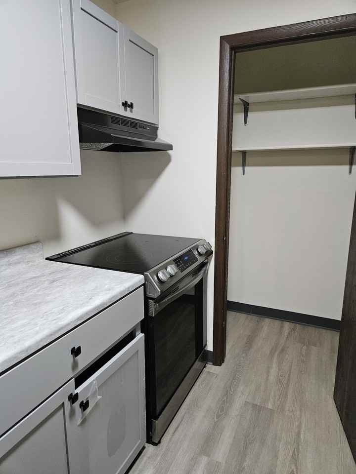 English Meadows Apartments 175 South National Avenue - Photo 7 of 19