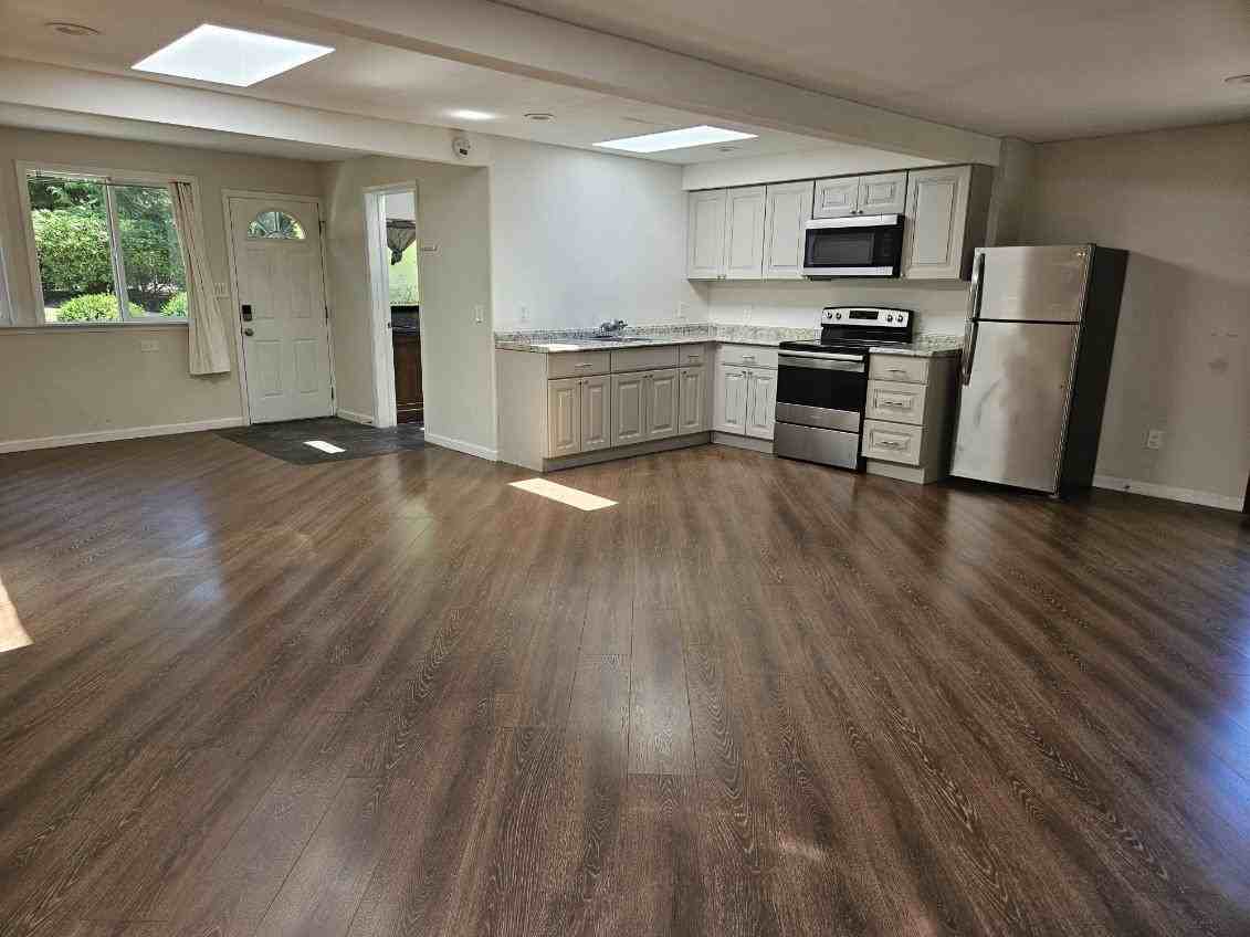 179 129th St E - Photo 4 of 9