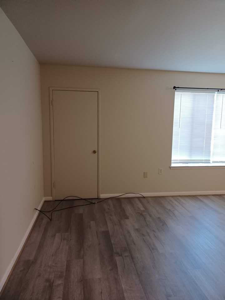 225 Chalmers Court 1A - Photo 2 of 9