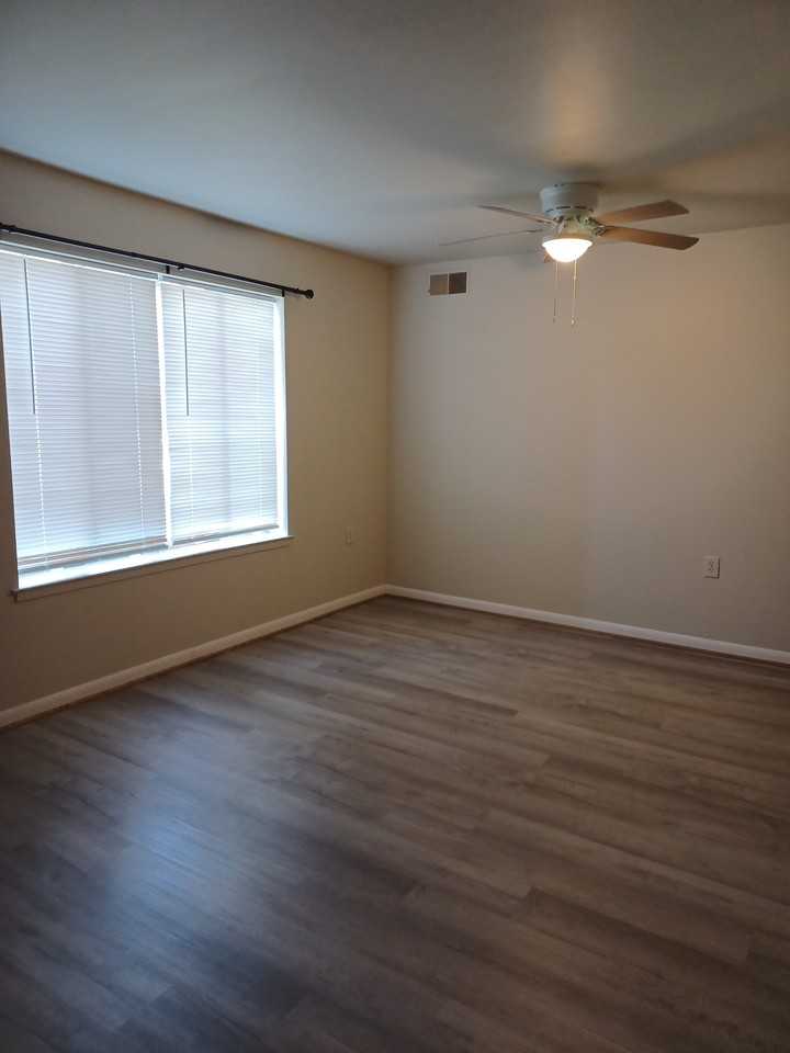 225 Chalmers Court 1A - Photo 3 of 9