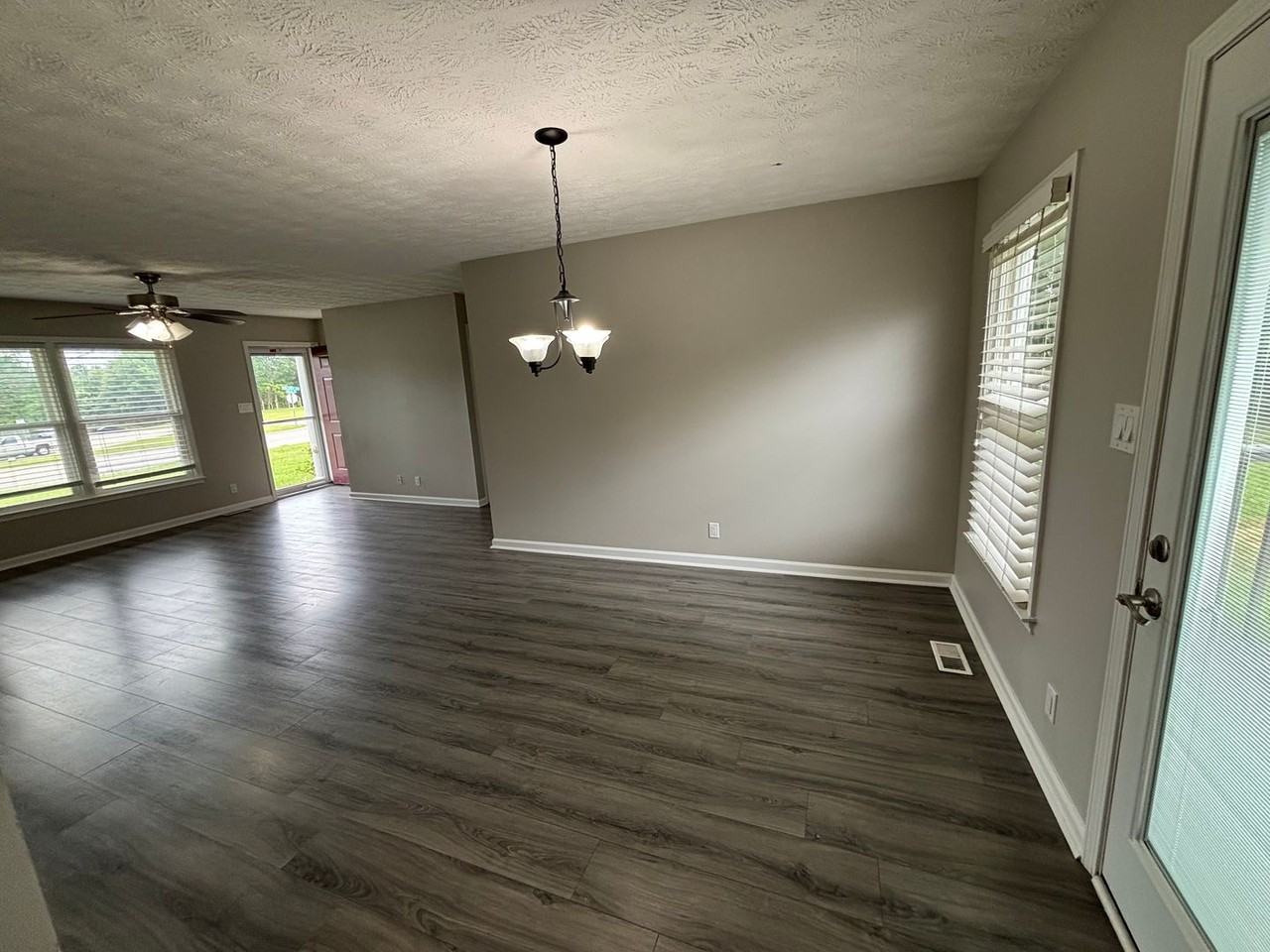 1055 Tolliver Way - Photo 4 of 19