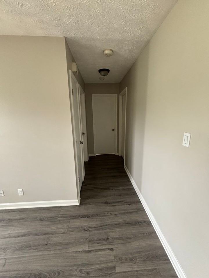 1055 Tolliver Way - Photo 7 of 19