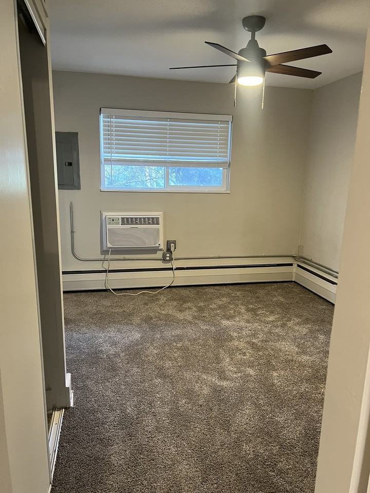 1050 North Adams Road - Photo 5 of 15