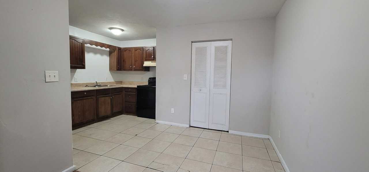 2523 NW 62ND PLACE - Photo 3 of 7