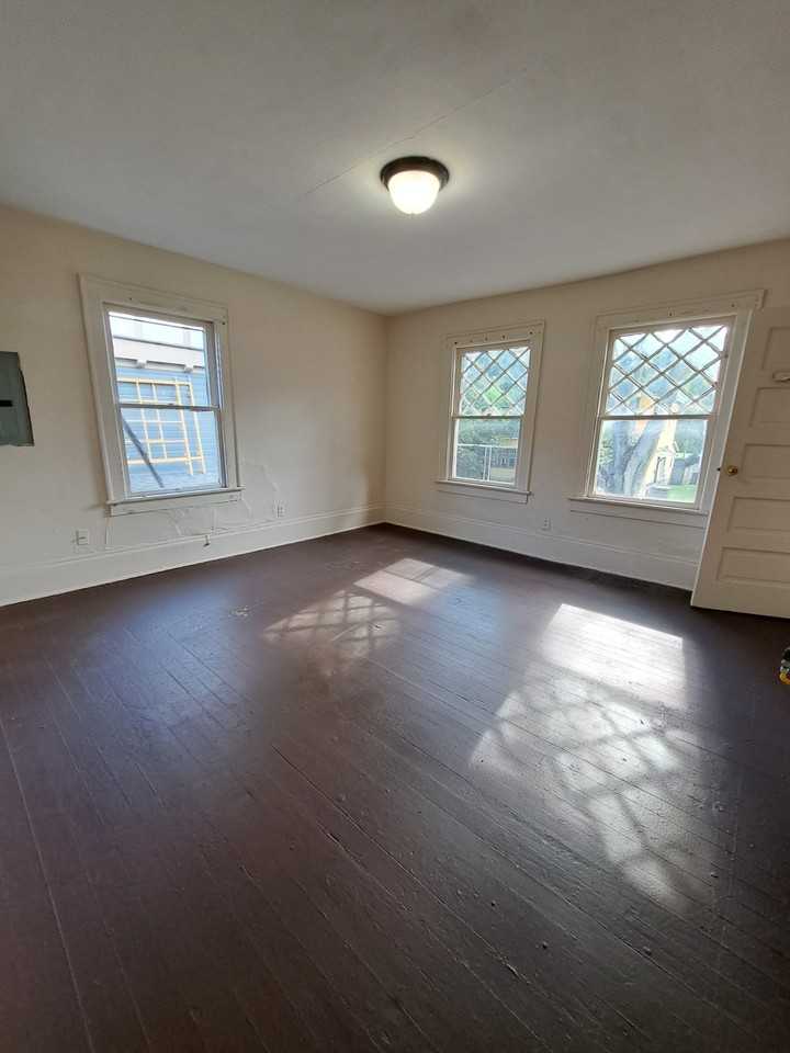 1002-1004 South Fountain Avenue - Photo 3 of 11