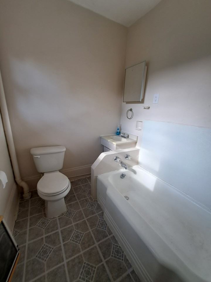 1002-1004 South Fountain Avenue - Photo 4 of 11