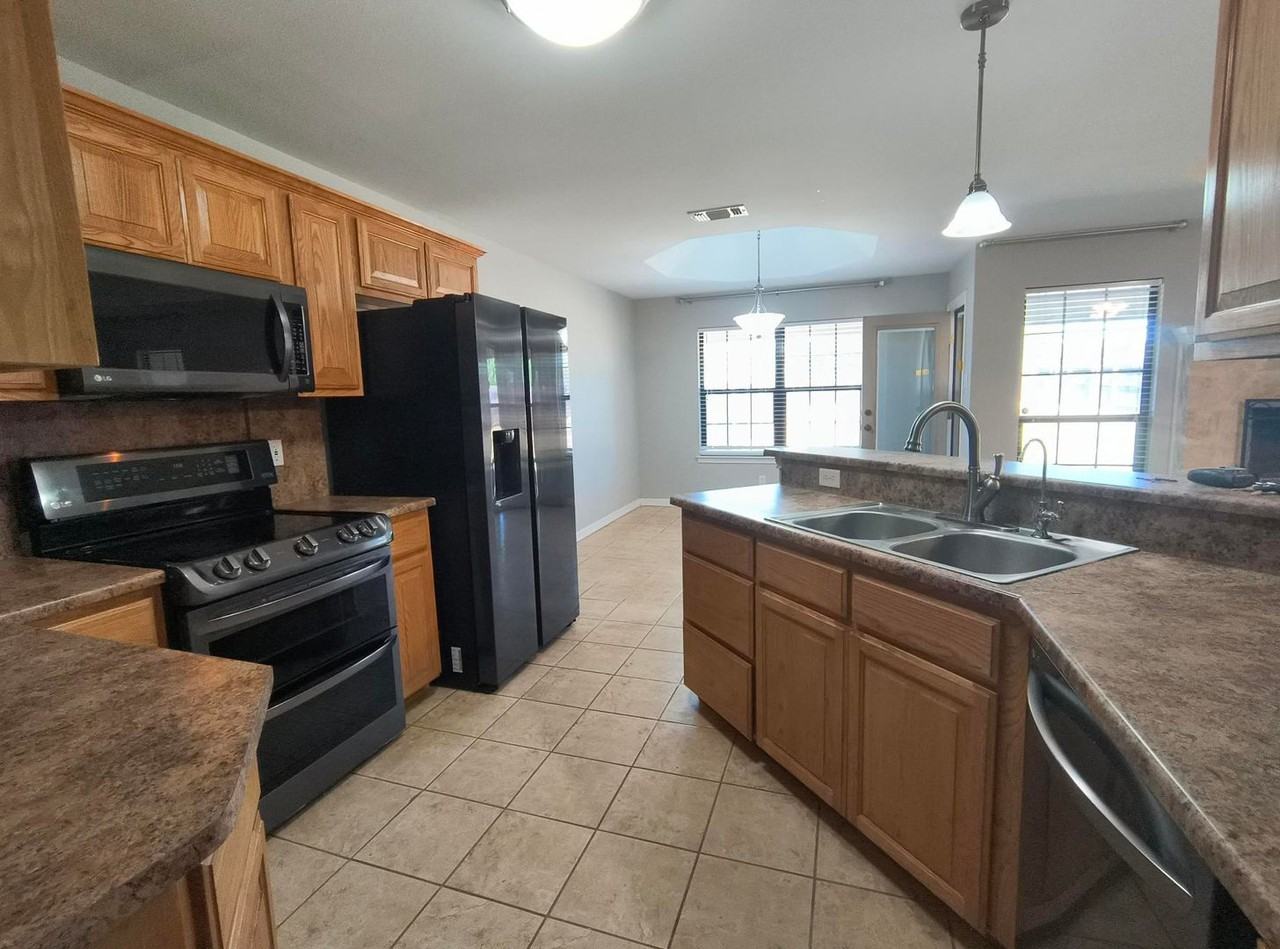 709 Durham Ct - Photo 3 of 15