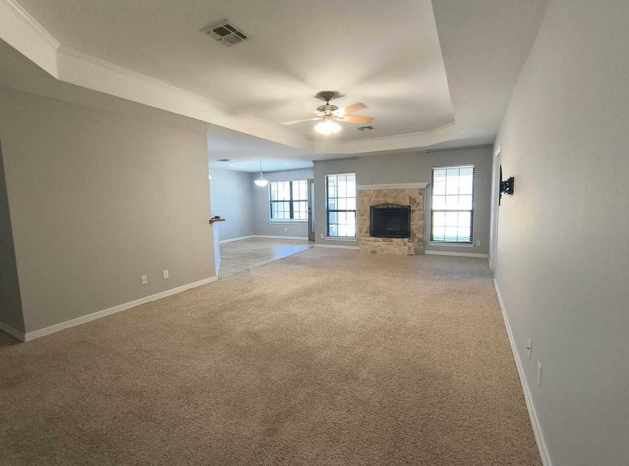 709 Durham Ct - Photo 4 of 15