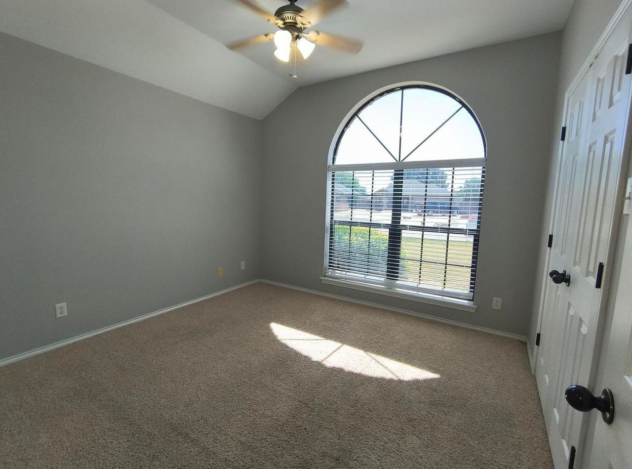 709 Durham Ct - Photo 6 of 15