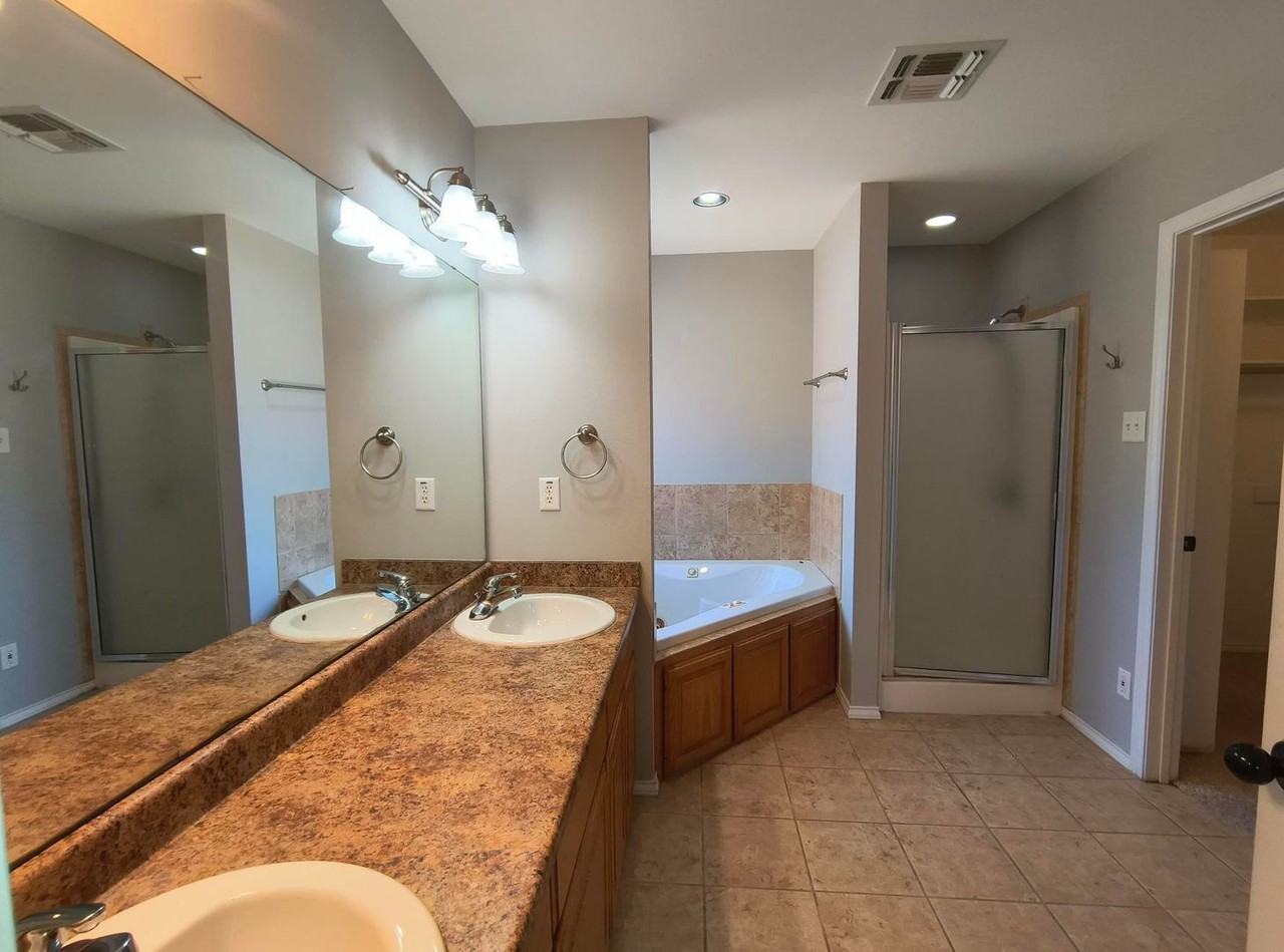 709 Durham Ct - Photo 7 of 15