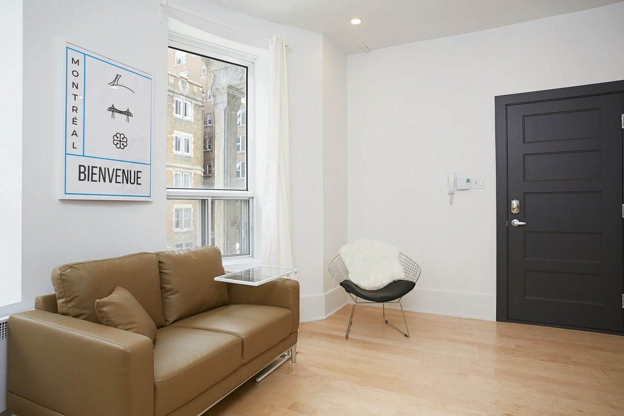 1821 Avenue Lincoln - Photo 2 of 9