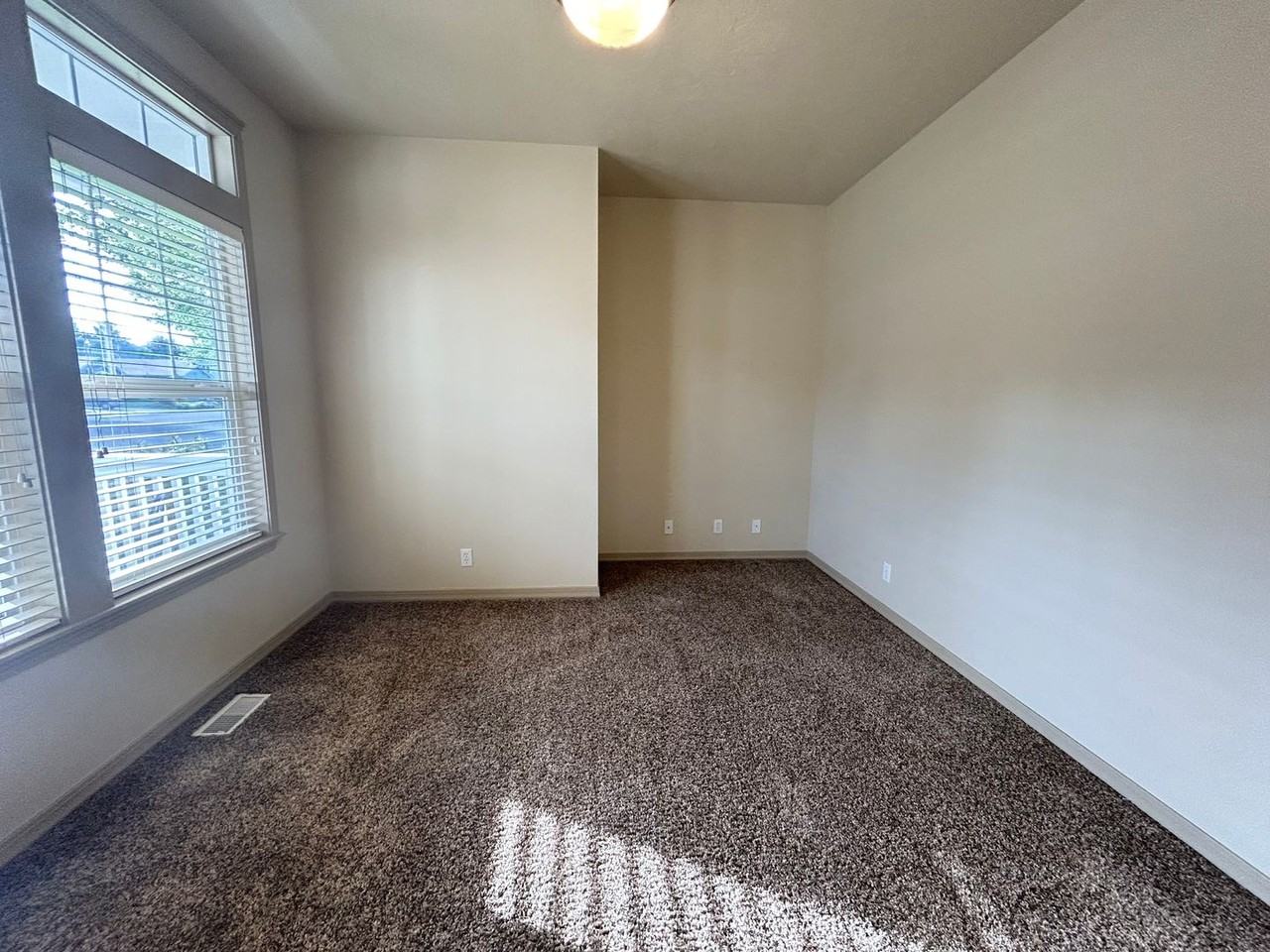 10485 N Bridle Way - Photo 7 of 46
