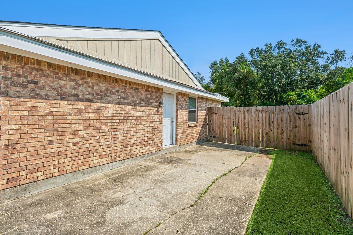 369 Pat Dr - Photo 3 of 18