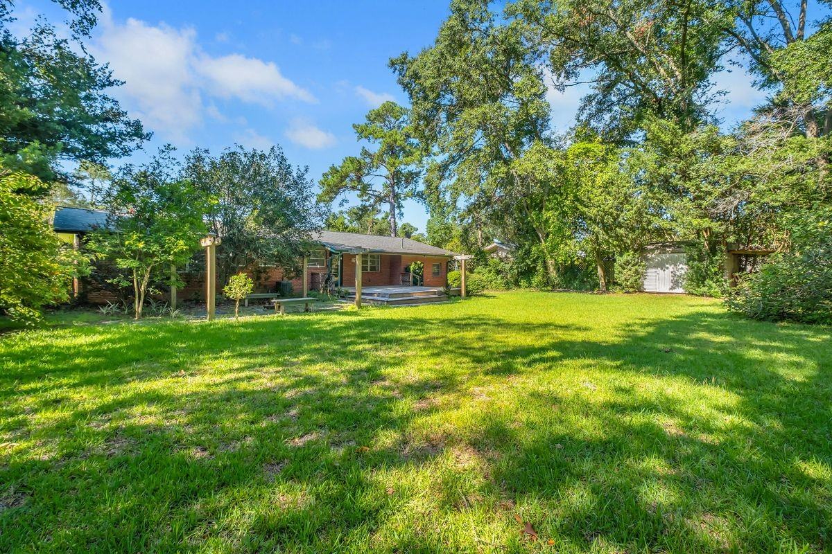 1230 Circle Dr - Photo 3 of 31