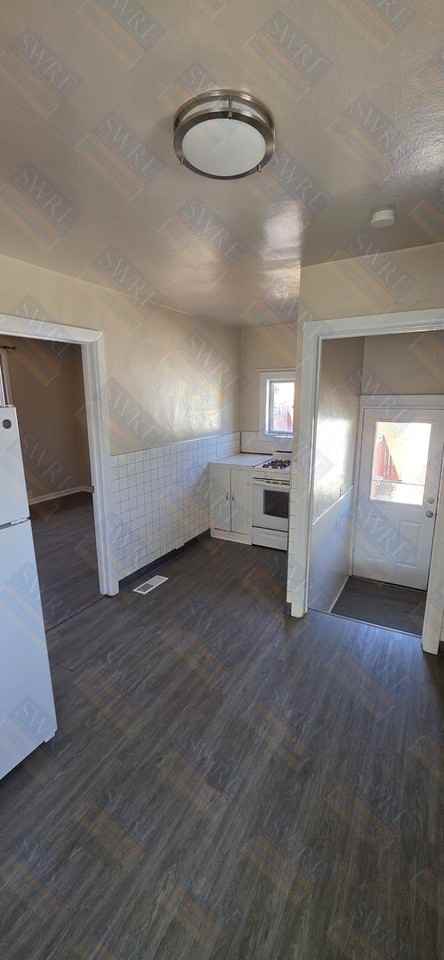 816 Walnut St - Photo 4 of 16