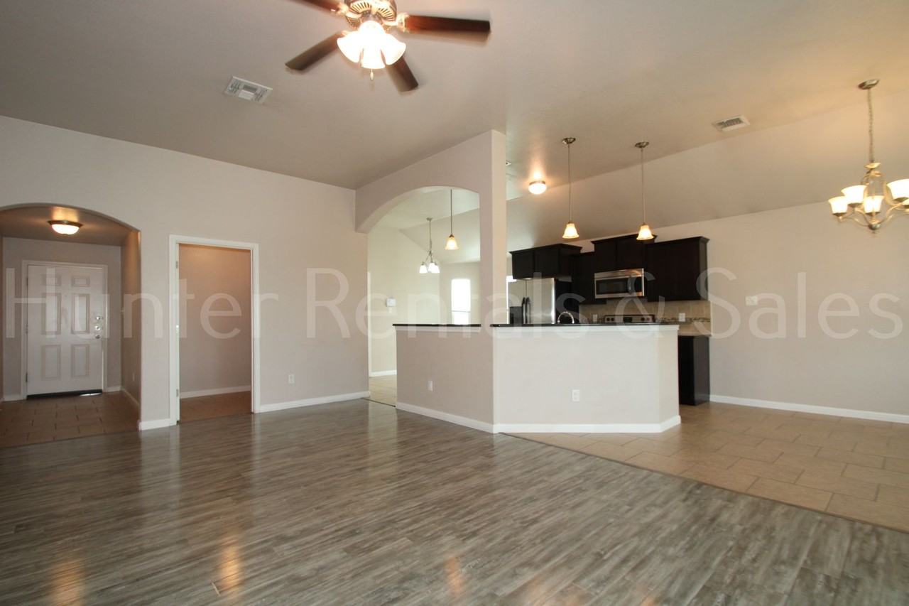 2704 Uvero Alto Dr - Photo 5 of 27