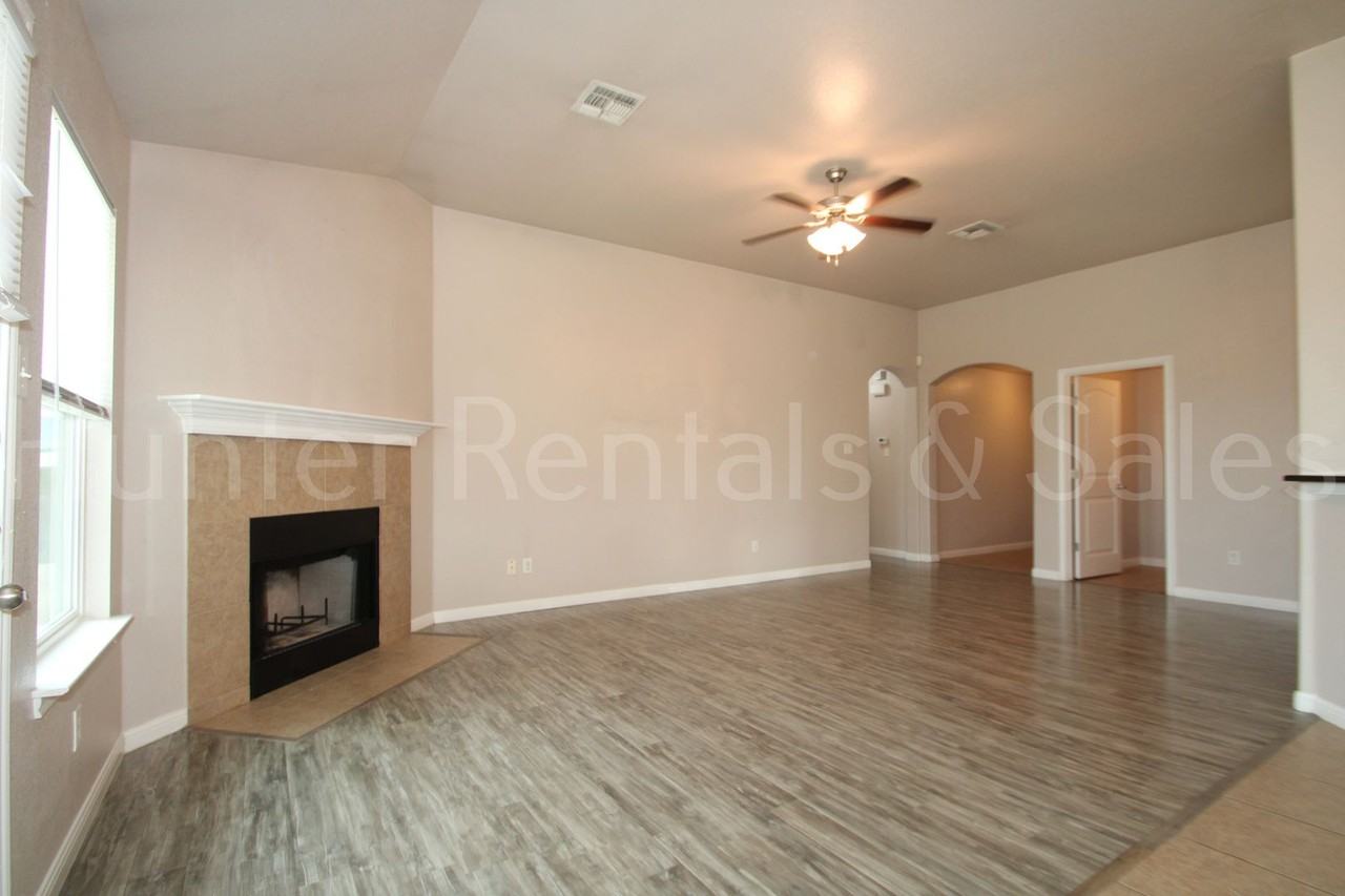 2704 Uvero Alto Dr - Photo 6 of 27