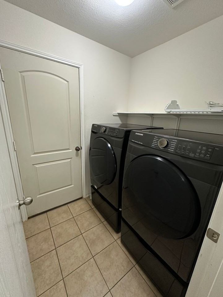 705 705 Morgan Drive* ELT 3/31/27 - Photo 3 of 13