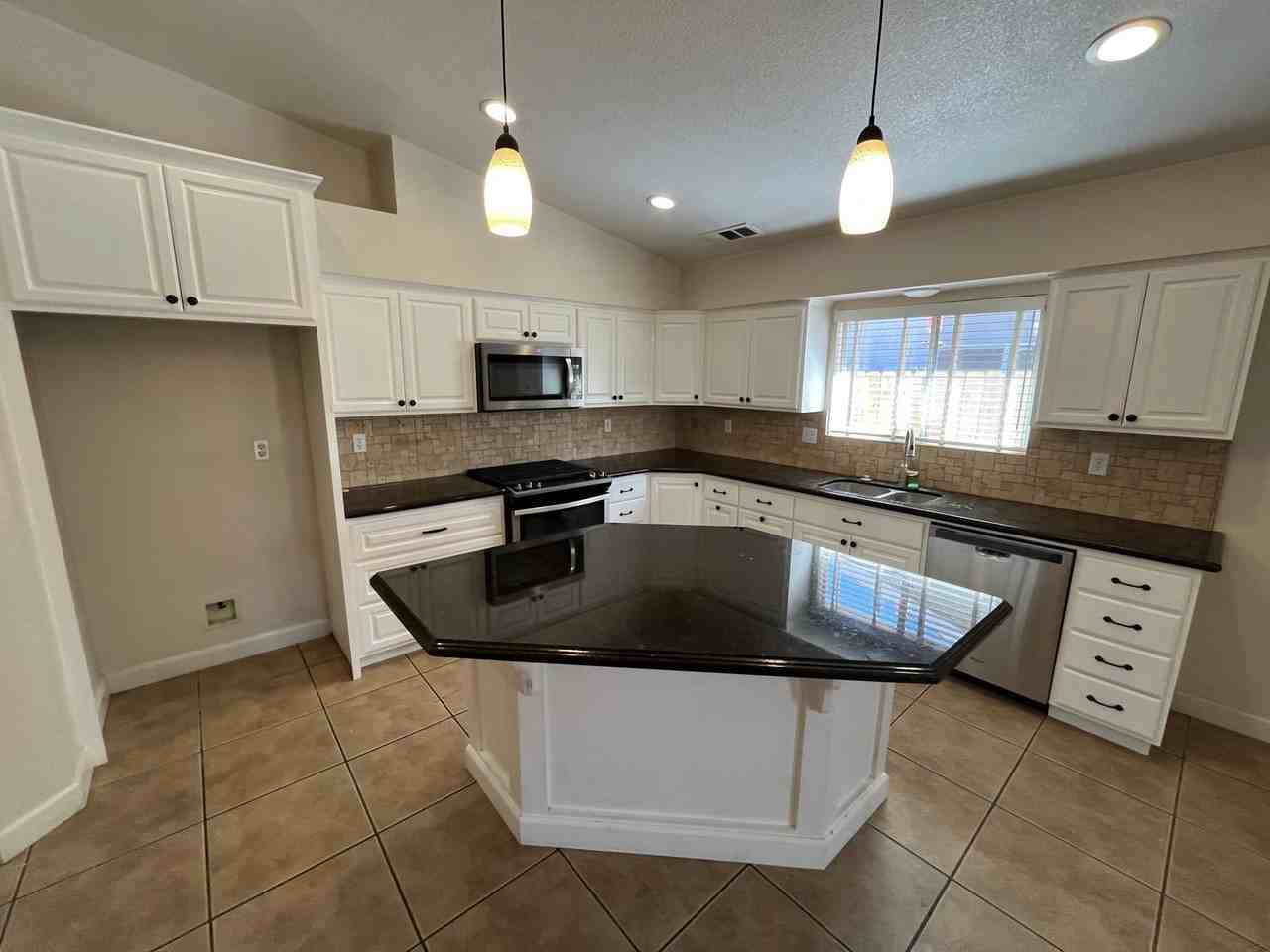 595 S Cottage St - Photo 3 of 16