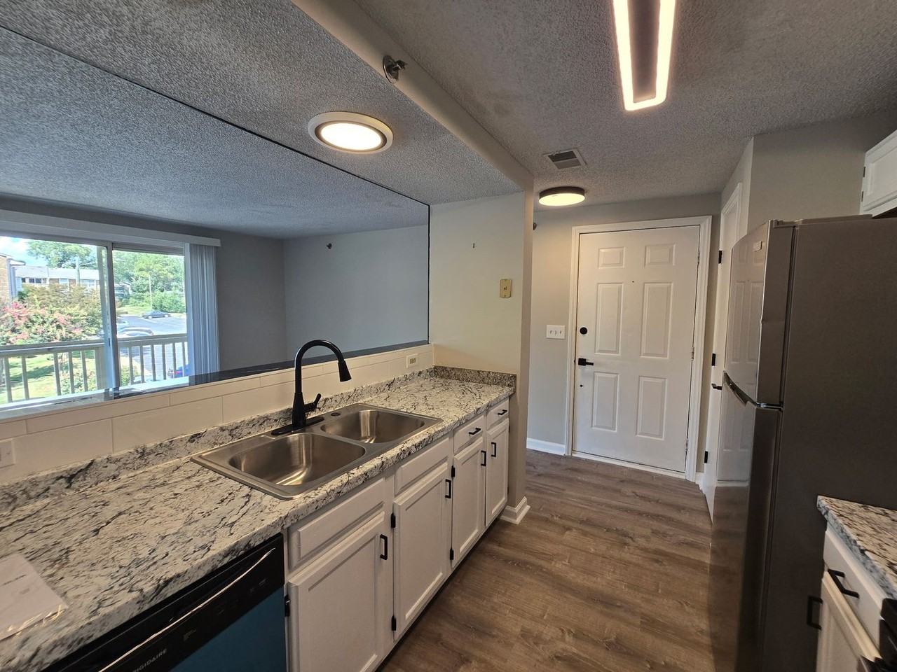 1614 Arlyn Circle #M - Photo 2 of 11