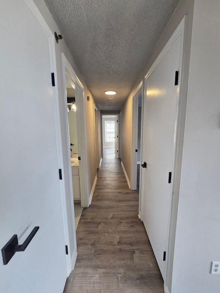 1614 Arlyn Circle #M - Photo 3 of 11