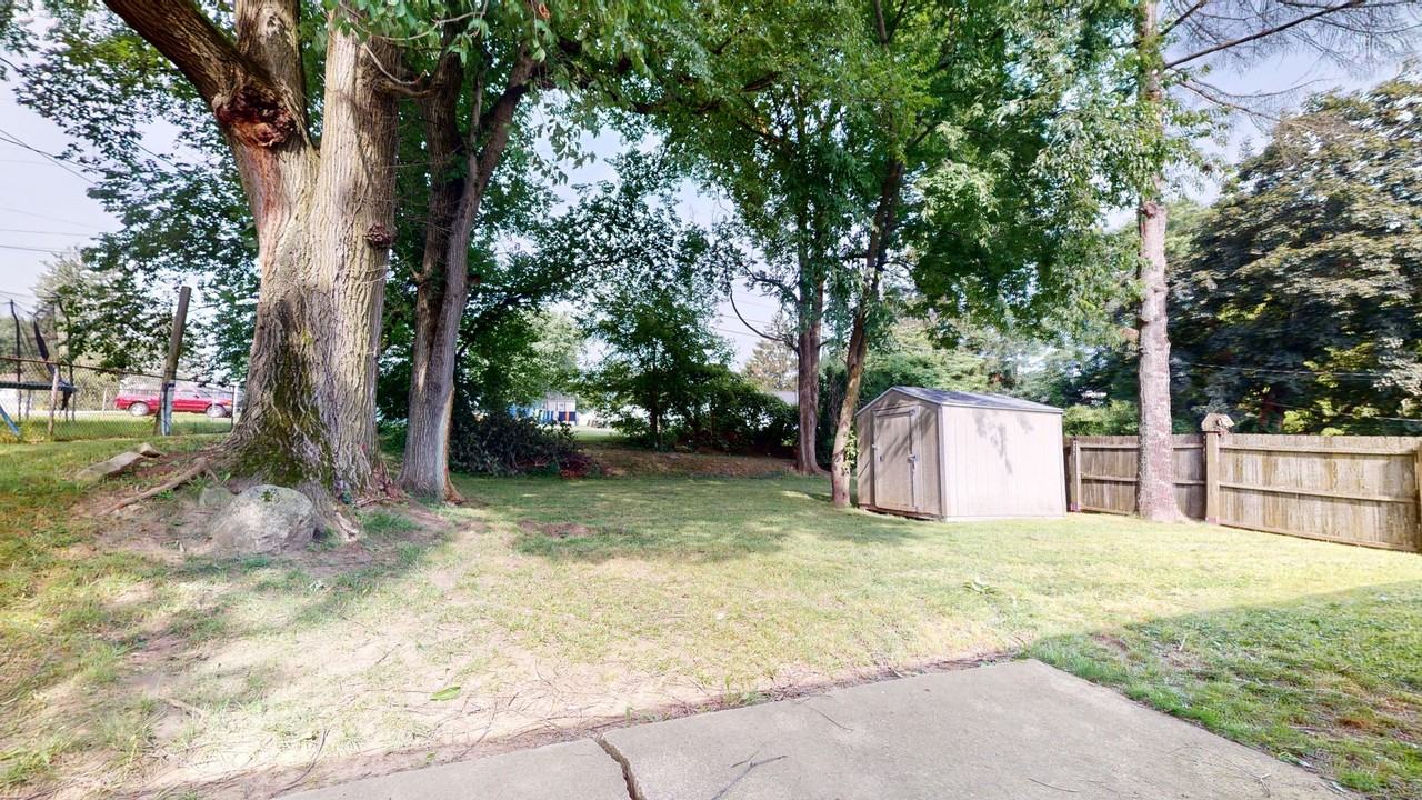 414 Topaz Ave - Photo 3 of 11