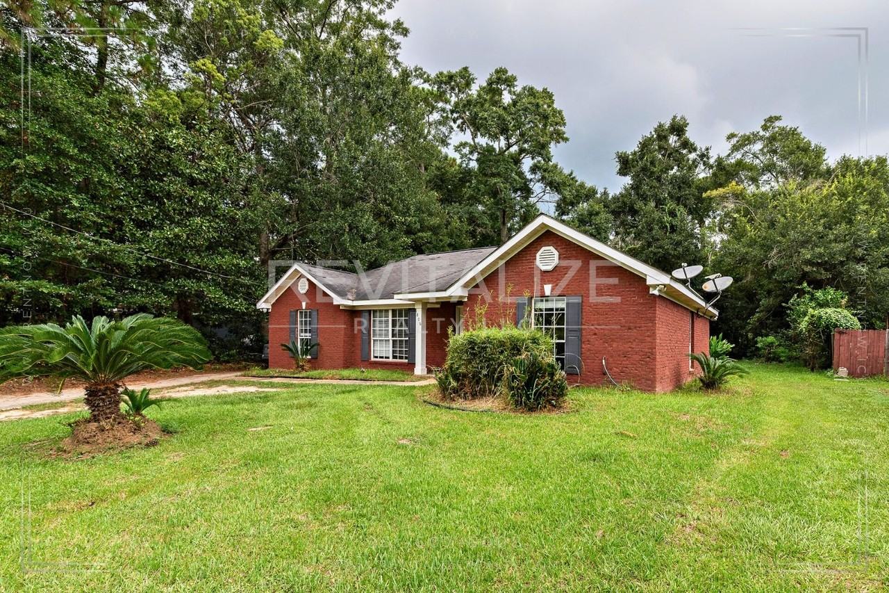 1806 Gill Rd - Photo 2 of 32