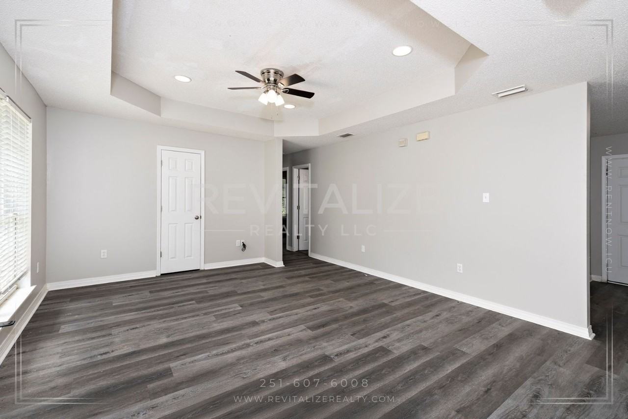 1806 Gill Rd - Photo 3 of 32