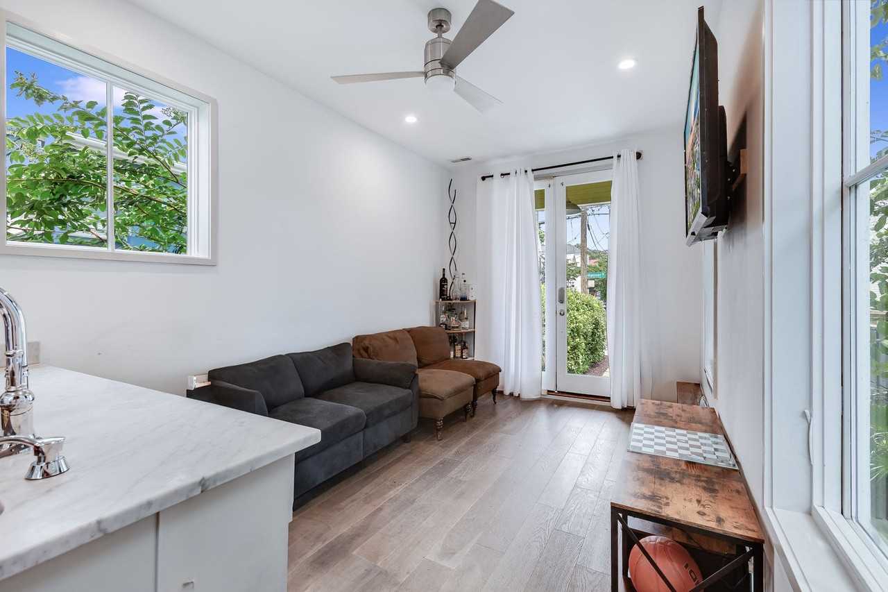 29 Hanover St - Photo 7 of 38