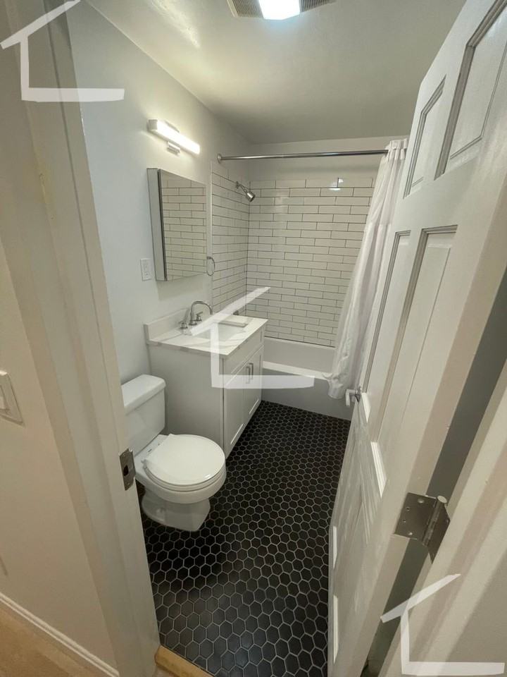 518 Massachusetts Ave - Photo 5 of 10