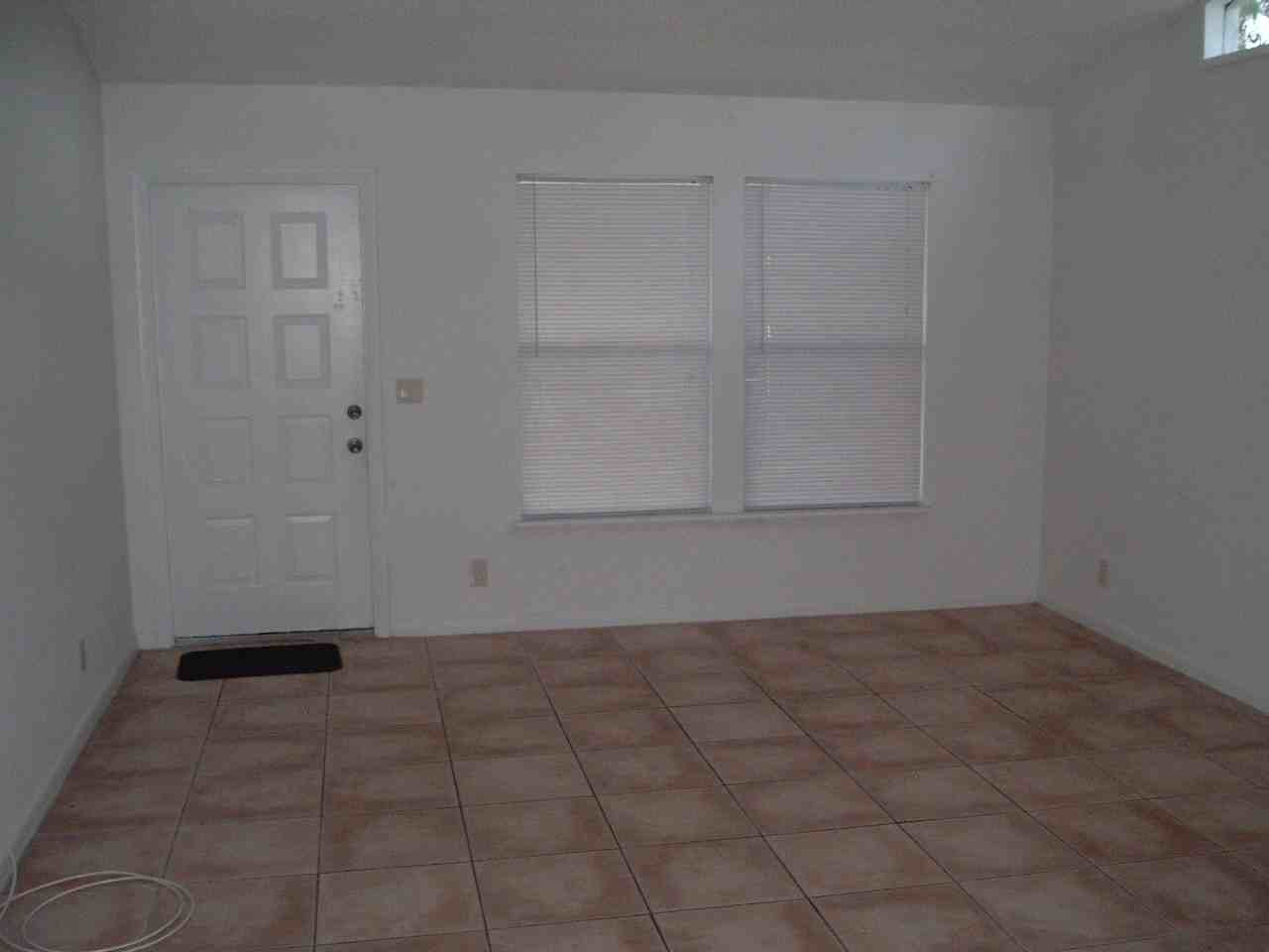 1068 Goldenrod Rd - Photo 3 of 9