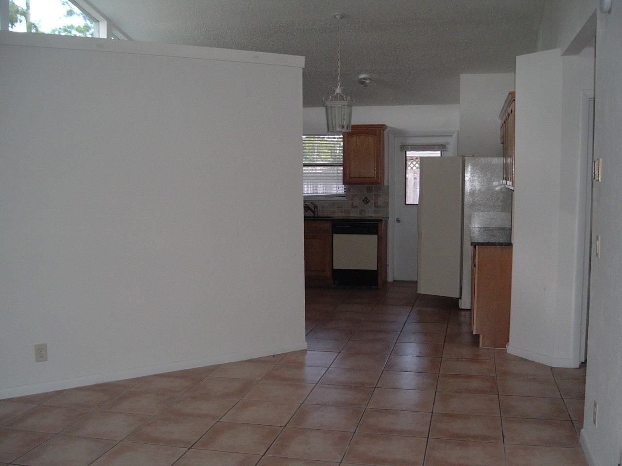 1068 Goldenrod Rd - Photo 4 of 9