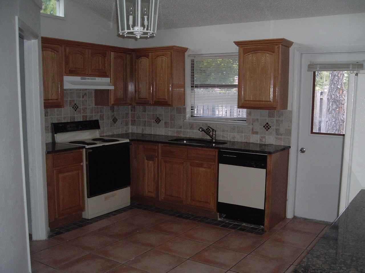 1068 Goldenrod Rd - Photo 5 of 9