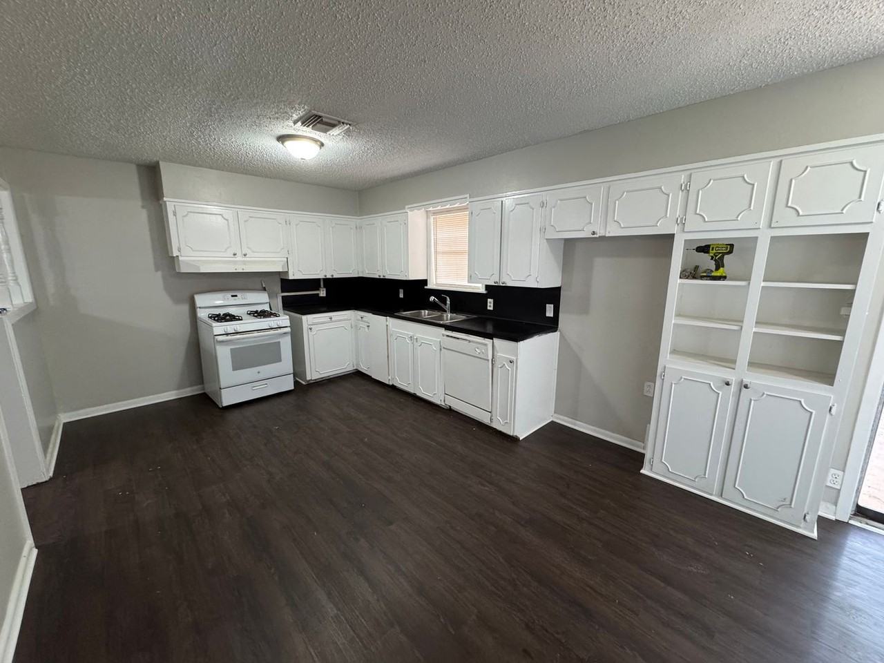 1814 Cambridge St - Photo 3 of 11