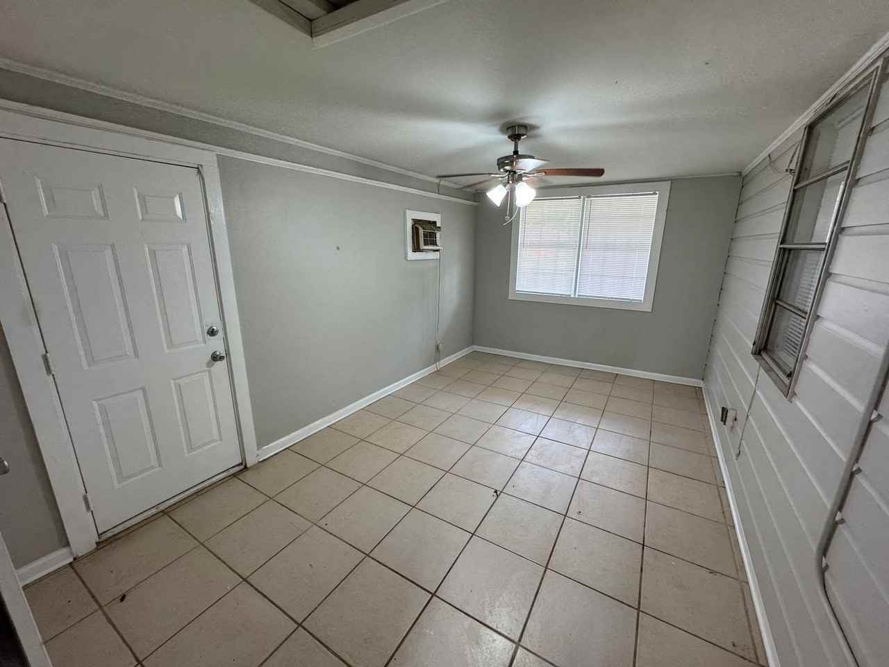 1814 Cambridge St - Photo 4 of 11