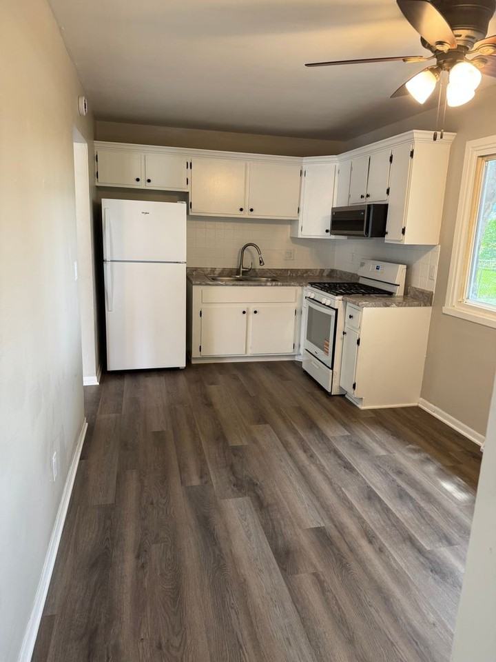 710 W 12th St - Photo 2 of 10