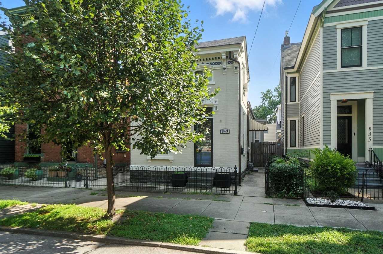 843 Overton St - Photo 3 of 40