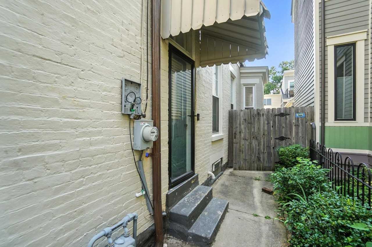 843 Overton St - Photo 5 of 40
