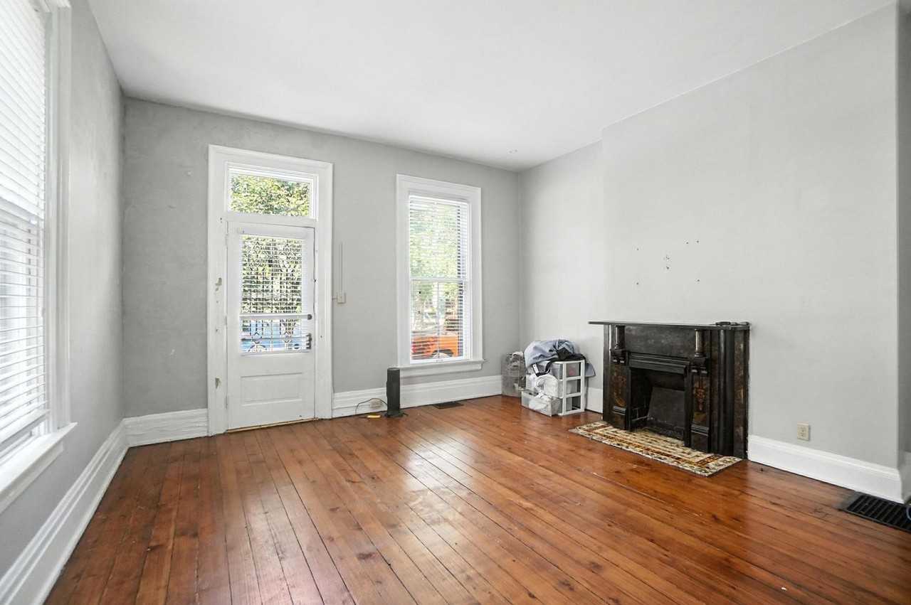 843 Overton St - Photo 6 of 40