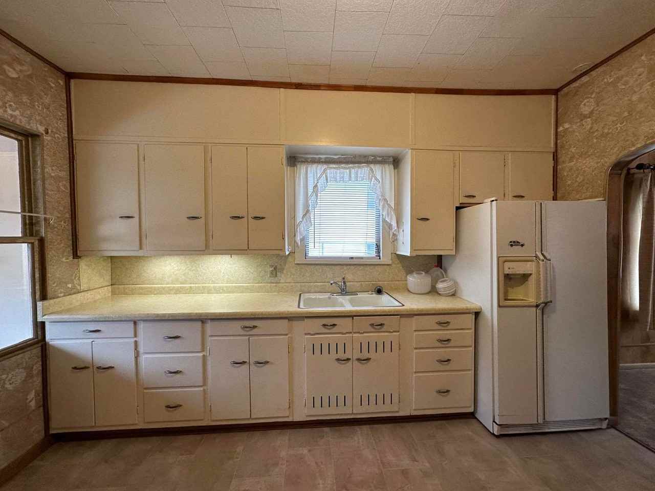 18 Maple St - Photo 2 of 35